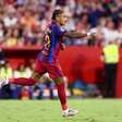 Com novo hat-trick de Raphinha, Barcelona vence o Sevilla fora de casa