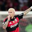 Guillermo Varela marca, acerta número absurdo de passes e decide pelo Flamengo