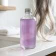 Os cabeleireiros explicam: "O shampoo tonalizante mantém os cabelos grisalhos claros e brilhantes, mas o produto errado pode deixá los acinzentados e sem vida"