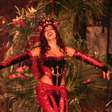 'Estou arrepiado!': Anitta é ovacionada na Grande Rio e recebe coroa de Rainha de Bateria em superprodução marcada pela religiosidade. Veja fotos e vídeos!