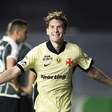 Vasco goleia o Coritiba e sai do Z-4 do Brasileirão