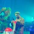Damon Albarn ergue bandeira da Palestina na estreia da turnê do Gorillaz nos EUA: "nunca sejam neutros"