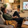 Eles estudam o cérebro e descobrem que assistir televisão depois de um longo dia faz bem à saúde.