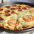 Pizza de 20 minutos super fácil e rápida, um lanche delicioso perfeito para o final de semana