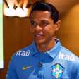 Douglas Santos destaca experiência na Seleção e fala sobre novos convocados: 'Deixar minha marca'