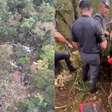 Três pessoas são resgatadas pela polícia após queda de helicóptero no interior de SP