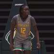 Jogadora da NCAA enfrenta problema durante viagem com equipe para torneio nos EUA