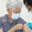 SUS amplia vacinação contra pneumonia para idosos acima de 85 anos
