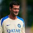 Chivu supera Mourinho e bate recorde na Inter de Milão