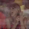 'Esse é meu marido': Taylor Swift aponta para aliança para celebrar touchdown de Travis Kelce