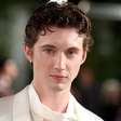 Troye Sivan fala sobre novo álbum, turnê com Charli XCX e colaboração com Nicole Kidman
