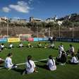 Fifa inaugura minicampos de futebol para crianças na Cisjordânia