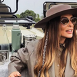 De chapéu a lenço na cabeça: Juliana Paes curte safári na África do Sul com 2 looks estilosos