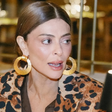 Juliana Paes esbanja estilo com blazer em animal print de R$ 9 mil na África do Sul