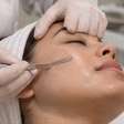 A tendência promete remover pelos e deixar a pele mais lisa, mas o dermaplaning caseiro pode cobrar um preço alto