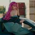 Quem é ADÉLA, a nova aposta do pop que cresceu mais de 166% no streaming