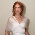 Marina Ruy Barbosa prova o poder do vestido branco para festas e tapetes vermelhos; veja 5 looks e 9 dicas