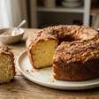 Bolo simples de iogurte com casquinha de canela: veja como fazer