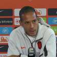 Irritado, Van Dijk briga com repórter em coletiva da Holanda com Xavi