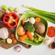 Proteínas ou fibras? Especialistas defendem equilíbrio para um envelhecimento saudável
