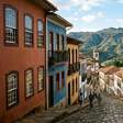 Ruas sinuosas, casarões dos séculos XVIII e XIX e montanhas rochosas: a cidade mineira que cresceu com a exploração de diamantes e teve seu centro histórico reconhecido como Patrimônio Mundial