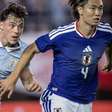 Japão marca nos acréscimos e derrota o Uruguai na estreia de Forlán
