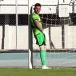 Goleiro protesta e se nega a defender pênalti na Bolívia