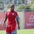 "O primeiro atleta que eu conversei": Eduardo Baptista revela confiança em Alerrandro para reta final do Brasileirão