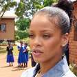 Em 2012, Rihanna criou uma fundação em homenagem aos avós: já doou mais de R$ 514 milhões, deu bolsas de estudos de R$ 200 mil a brasileiros, apoiou projetos em dezenas de países e atua contra as mudanças climáticas no mundo