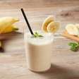 Vitamina de banana com aveia rica em nutrientes para começar o dia