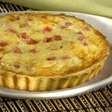 Aprenda a fazer quiche prática de presunto e queijo com toque especial