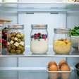Geladeira cheia até não caber mais nada pode atrapalhar a conservação dos alimentos: no Canadá, a orientação é deixar espaço entre os produtos para que o ar frio consiga circular