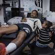 Neymar recebe visita especial de Mavie durante recuperação no Santos