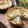 Quer um lanche da tarde mais proteico? Aprenda a preparar essa quiche de atum