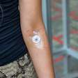 Cientistas criam uma tecnologia de tatuagem que não dói e dispensa agulhas mas a escolha dos desenhos ainda é bastante limitada