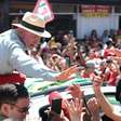 Lula intensifica agenda de rua na reta final do primeiro turno e faz corpo a corpo em SP