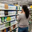 Cabelo oleoso demais? 4 shampoos de mercado que podem fazer diferença