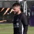 Ex-Grêmio é internado em UTI após arritmia durante treino