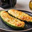 Abobrinha recheada gratinada na Airfryer: recheio saboroso