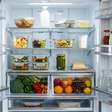 No Canadá, carne crua não deve ficar em qualquer prateleira da geladeira: colocá-la em recipiente fechado na parte de baixo evita que líquidos escorram sobre frutas, verduras e outros alimentos prontos para consumo