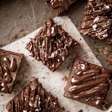 Brownie fit com 3 ingredientes: fácil, chocolatudo e sem açúcar adicionado