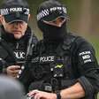 Polícia britânica prende cinco suspeitos de planejarem ato terrorista próximo a uma base aérea utilizada pelo exército dos EUA