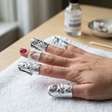 Colocar papel alumínio nas unhas: para que serve e por que recomendam