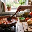 Como fazer molho de tomate caseiro e dizer adeus ao de lata: receita simples e saborosa