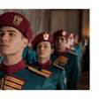 Chegou na Netflix: esta nova minissérie italiana de 8 episódios sobre um drama adolescente ambientado em um colégio militar