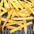 Batata palito perfeita na airfryer - sequinha e dourada