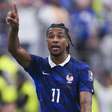 Olise sai do banco, marca golaço e França vence Bélgica na Liga das Nações