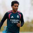 Rodrygo volta a treinar com bola durante recuperação no Real Madrid