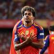 Espanha dá show em primeiro jogo em casa após título mundial e goleia Croácia