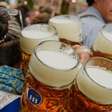 Atendentes da Oktoberfest de Munique pedem respeito em campanha
